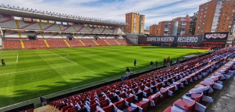 Sin afición visitante en Vallecas, el Rayo sigue sin habilitar la grada
