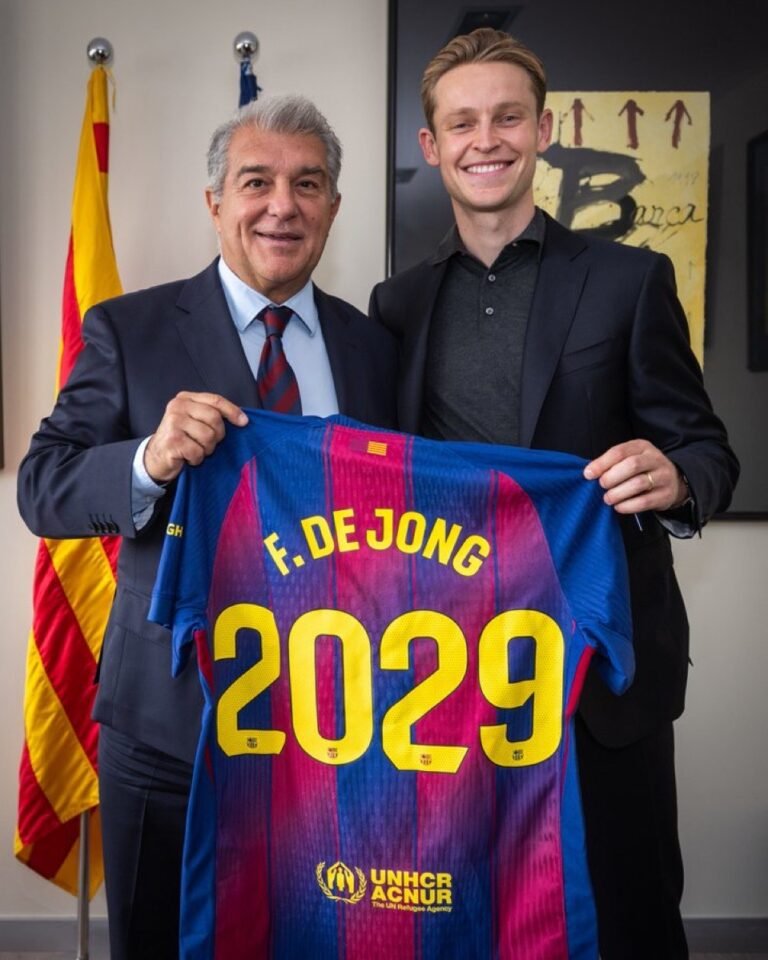 Frenkie de Jong tras la firma de su renovación | Foto: FC Barcelona