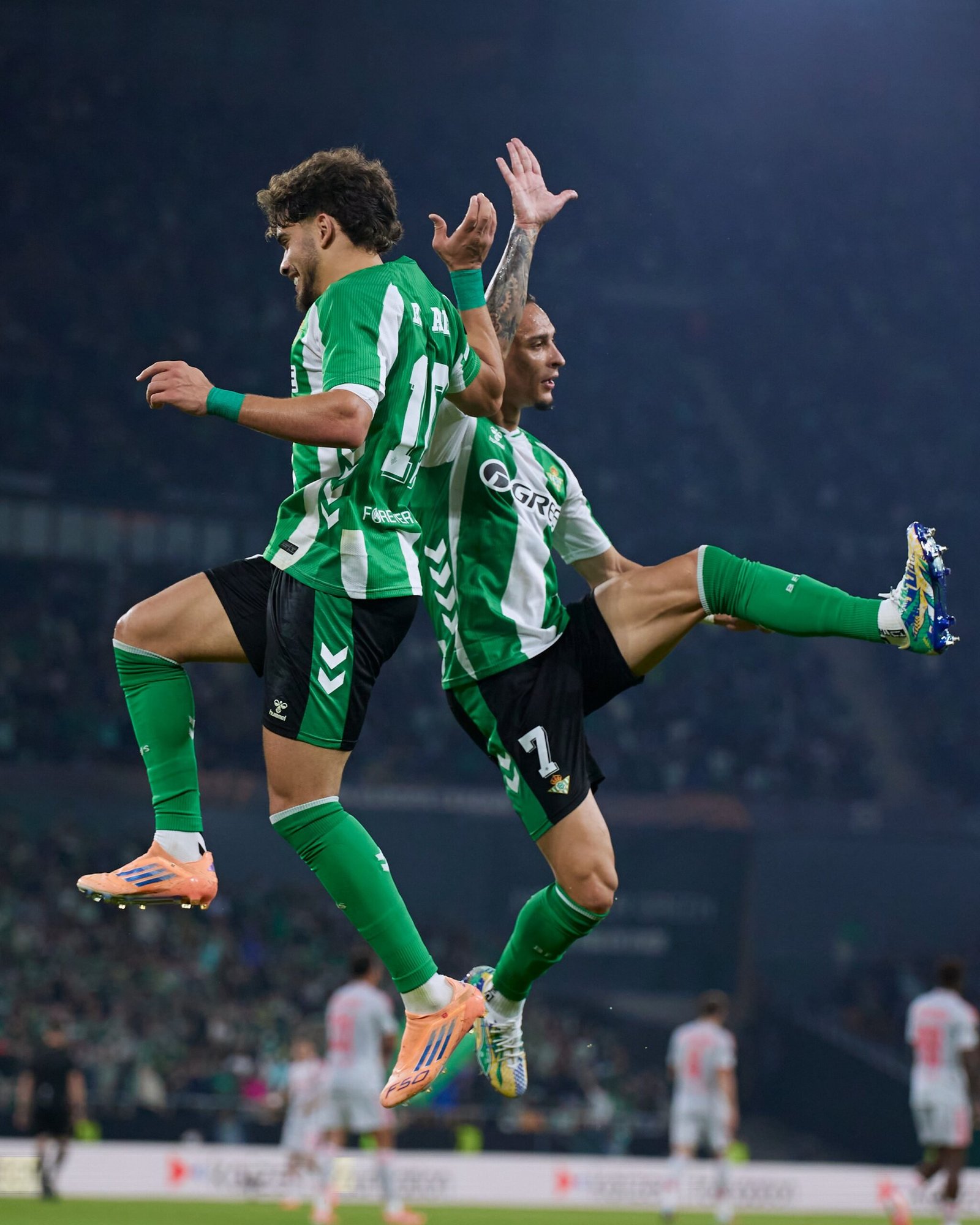 Antony y Abde celebrando un gol. Foto Vía X (@RealBetis).