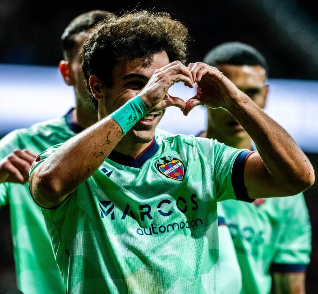 Manu Sánchez celebrando su gol. Foto Levante UD.