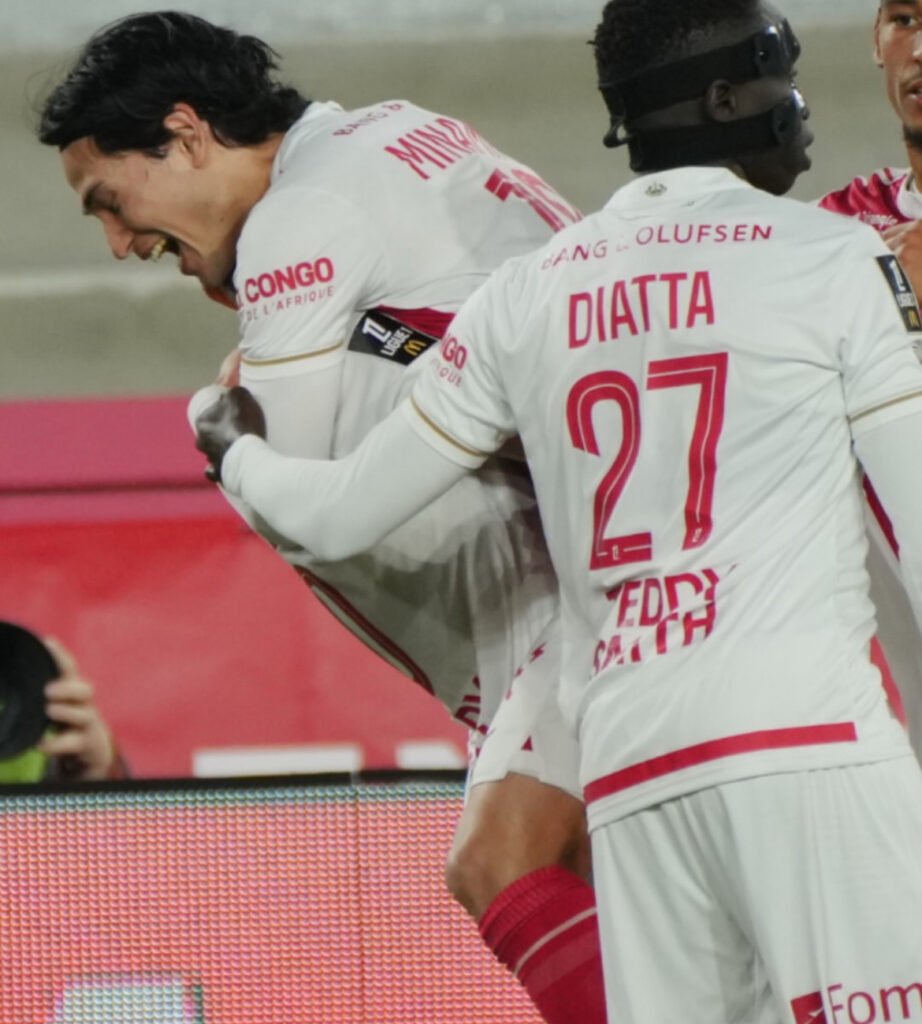 Takumi Minamino celebrando el gol contra PSG. Foto: AS Mónaco.