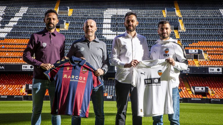 ACTO PREVIO AL DERBI ENTRE ENTRENADORES Y CAPITANES DEL VALENCIA CF Y DEL LEVANTE UD Foto: Valencia CF