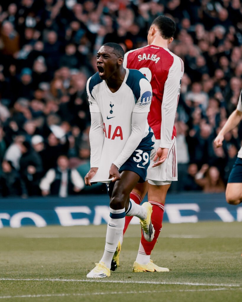 Randal Kolo Muani celebrando su gol. Foto de Tottenham Hotspur.