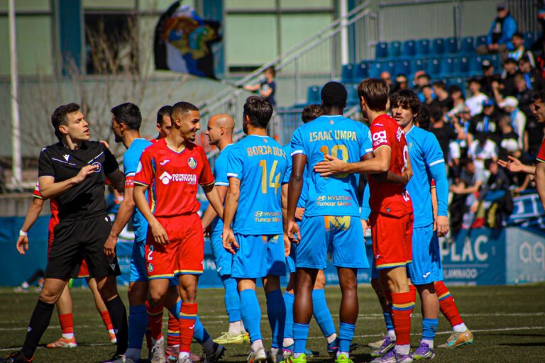 Interrupción del partido por supuestos insultos de Mestanza a Pedraza | Foto: Paula Cárdenas