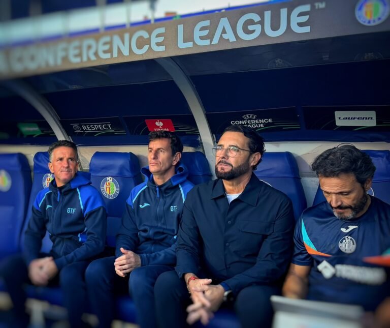 Bordalás en el banquillo del Coliseum, durante el partido de Conference League ante el Lugano.
